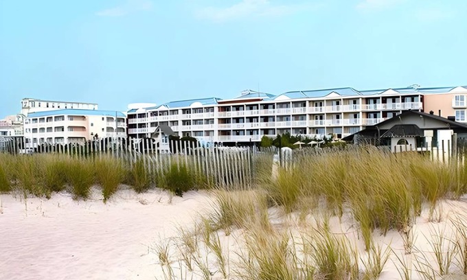 Cape May Hotel | 99 m² Hotel ∙ 2 bedrooms ∙ 127 guests