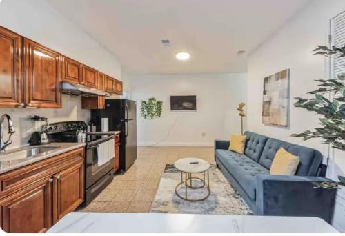 Center City Apartment | Across from Convention Center - Sleeps 6 - 3F
