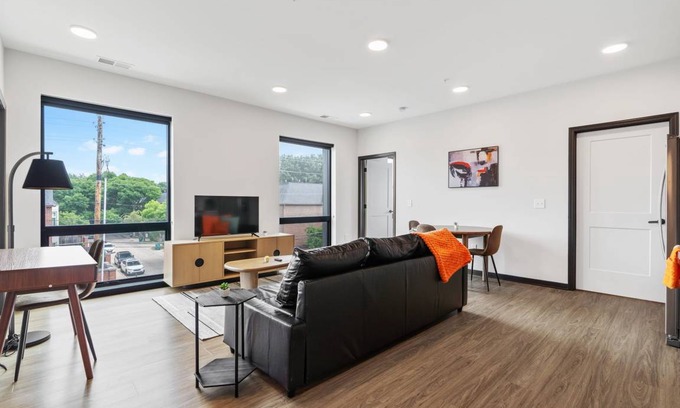 Lockerbie Square Apartment | Apartment ∙ 3 bedrooms ∙ 10 guests