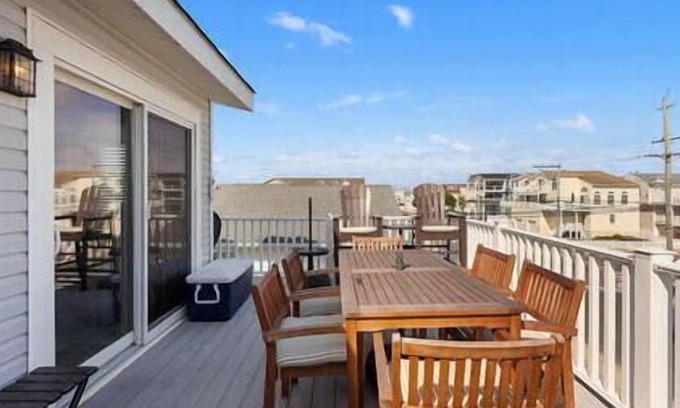 Sea Isle City House | BEACH BLOCK TOWNHOUSE WITH OCEAN AND SUNRISE VIEWS in a Superb Location
