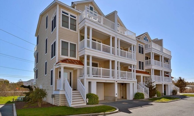 Fenwick Island Condo | Beachside 4BR Condo w/Ocean Views