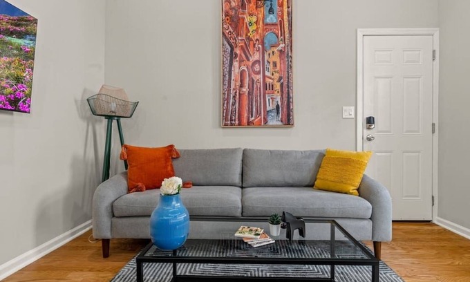 Rittenhouse Row Apartment | Beautiful 1BD With Balcony Hosted By StayRafa - 4R