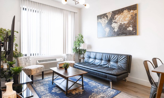 Elizabeth Apartment | Beautiful 1BR Next to Airport 5839