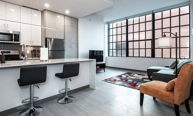 Central Business District Condo | Beautiful Condo-Heart of Business District 405