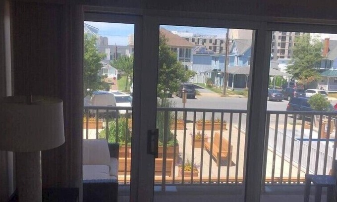 Rehoboth Beach Condo | Beautiful Condo & Great Ocean Block Location!