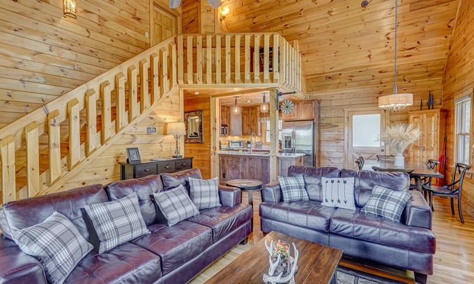 Mineral Bluff Cabin | Beautiful dog-friendly, mountainside cabin w/private hot tub, and pool table