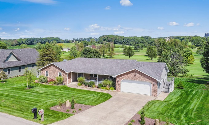Apple Valley House | Beautiful Home over looking Apple Valley Golf Course