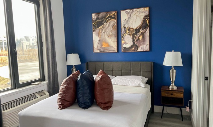 Elizabeth Apartment | Beautiful Studio Near Airport 7736