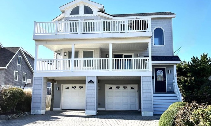Surf City House | Beautiful Surf City Vacation Home - 1 from the Ocean!