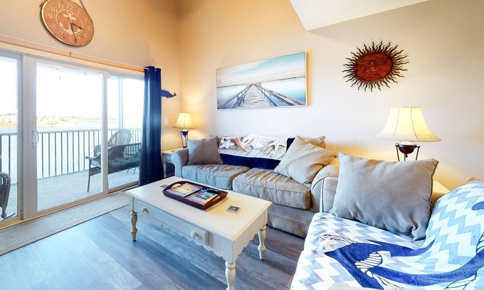 Ocean View Condo | Bethany Bay Condo Overlooking the Bay w/Shared Pool, Private W/D, WiFi