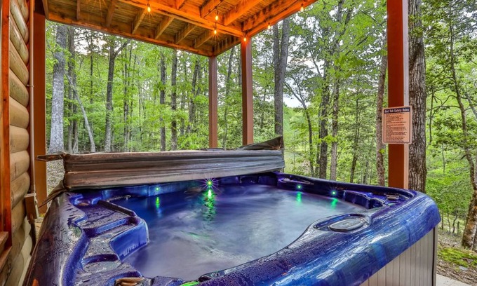 Cherry Log Cabin | Cabin ∙ 3 bedrooms ∙ 6 guests
