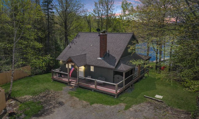 Greenville Downtown Cottage | Cabin ∙ 4 bedrooms ∙ 8 guests