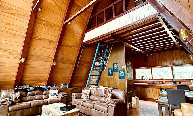 Union Dale Cabin | Cabin ∙ 5 bedrooms ∙ 16 guests