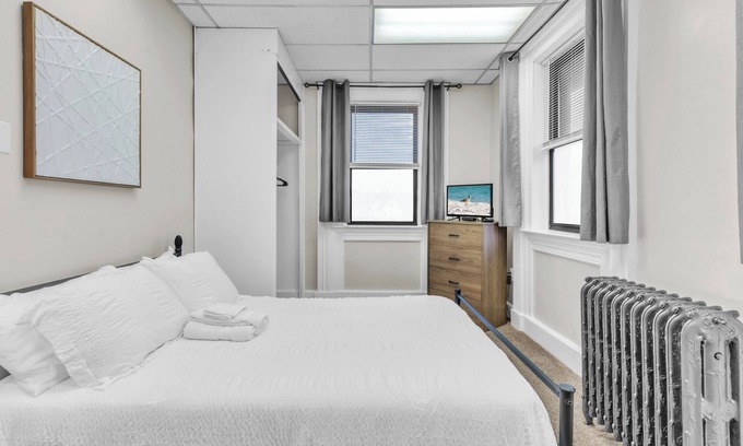 Coraopolis Hostel | Calling All Travelers, Workers, & Students-Multiple Rooms-Best Rates