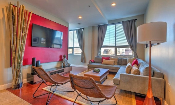 Chinatown Apartment | Center City - Spacious - Hosted By StayRafa