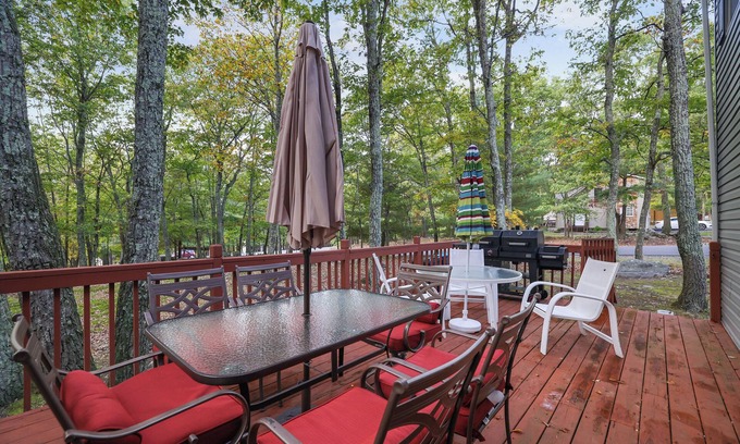 East Stroudsburg House | Chic and Cozy Modern Retreat Home - 4 bed and 2 bath house in East Stroudsburg