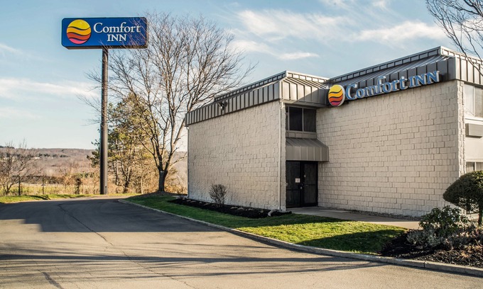Jamestown Hotel | Clarion Pointe Jamestown - Falconer