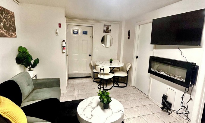 Ironbound District Apartment | Close to NYC/EWRAirport. 3-bedroom, 1-bath. Washer/dryer available! Sleeps 6+