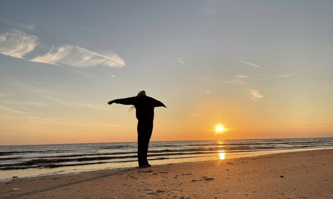 Town Bank House | Come watch the sunsets at this bay beach getaway!