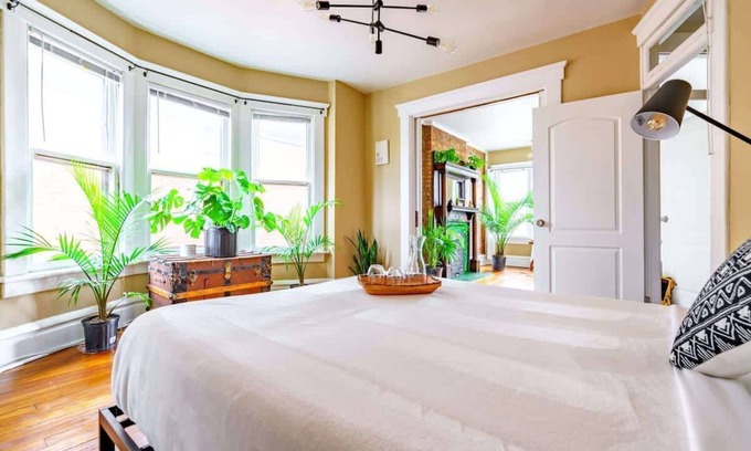 Victorian Village House | Convention - Parking Free - Short North - King Bed