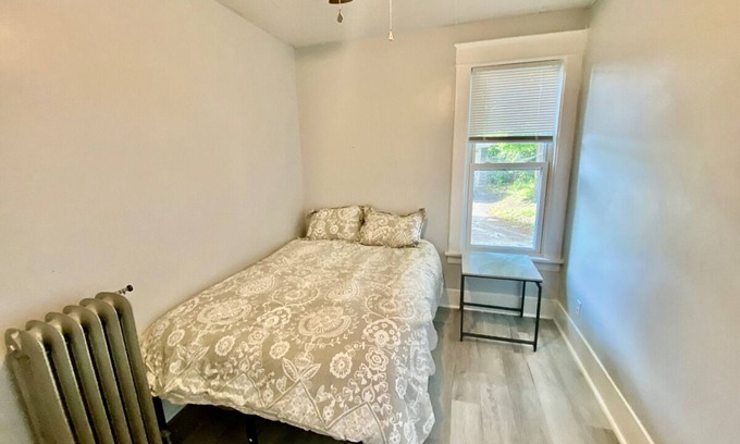 Erie Apartment | Cozy 1-bedroom apartment in wonderful Erie with WiFi