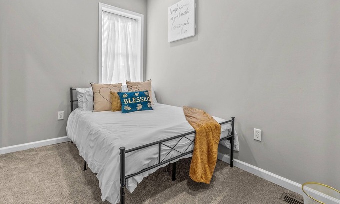 Brewerytown House | Cozy Family Townhouse Suitable For Families Traveling With Children