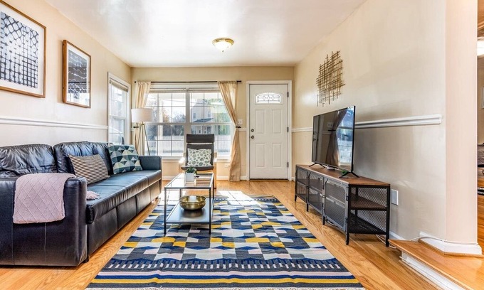 Bluemont House | Cozy House 10min to Monuments 10min to DC