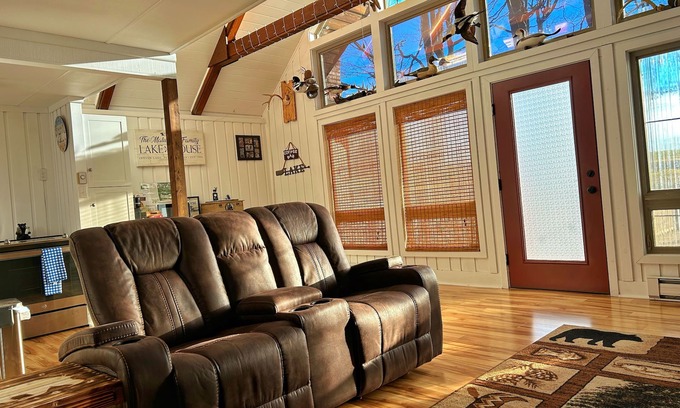 Central City Ski Chalet | Cozy Indian Lake Chalet on Golf Course w/Arcade Game Room. Close to flight 93