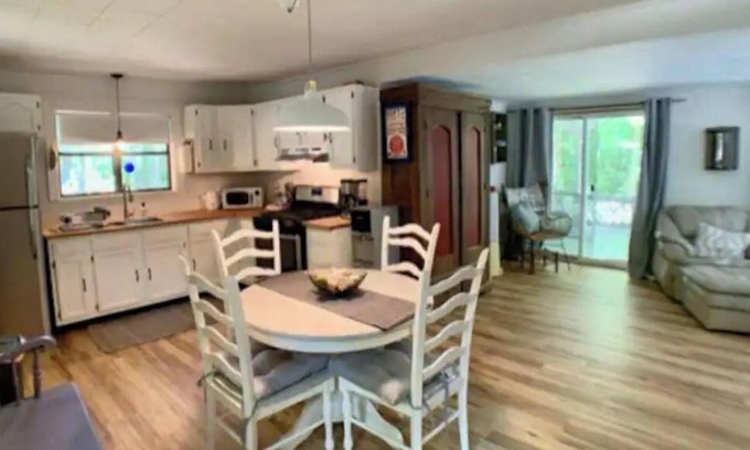 Valley Bend Cabin | Cozy, Modern Camp nestled near Audra State park.