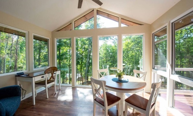 Kabletown Cabin | Cozy Mountain Cabin w/Steam Shower! Family Friendly.