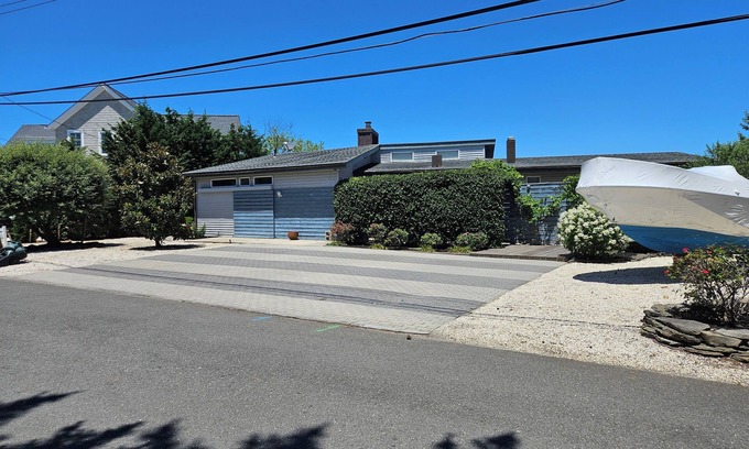 Loveladies House | Cozy waterfront boaters dream on private lagoon with hot tub.