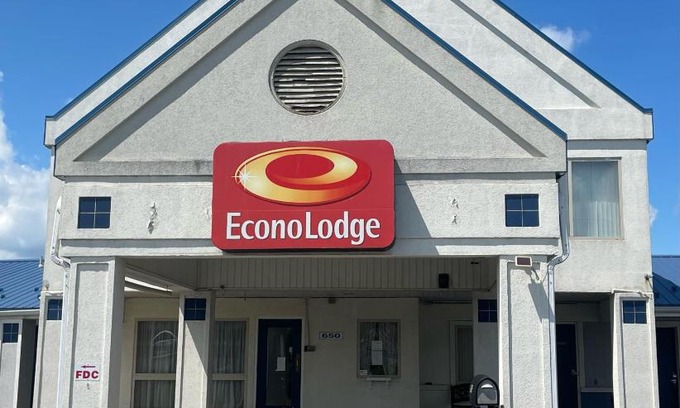 Mechanicsburg Cabin | Econo Lodge