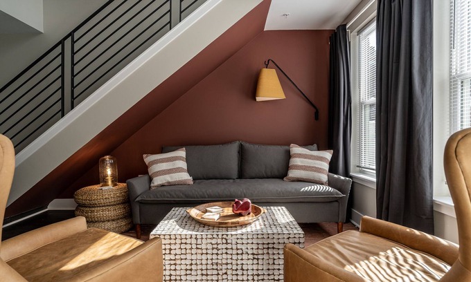 Bella Vista House | Fabulously Designed Duplex - w/Free Street Parking