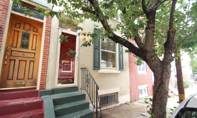 Fairmount House | Fairmount Convenient + Spacious 4Bed/2Bath - Sleeps 9