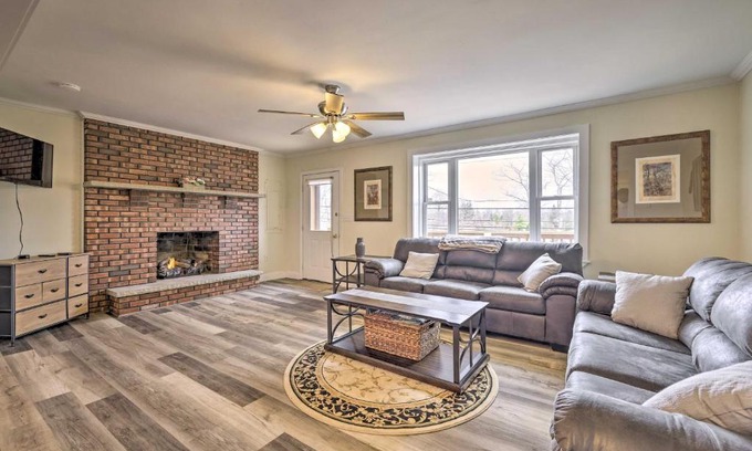 Lake Harmony House | Family-Friendly Retreat with Lake Harmony Views