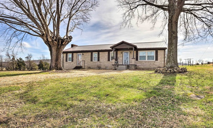Monticello House | Family Home w/Deck, 2 Mi to Lake Cumberland