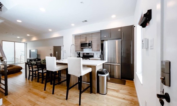 North Philadelphia East House | Fantastic 4BR Townhouse W/HOTTUB