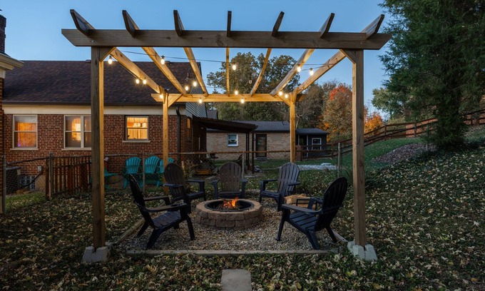 Golf Manor House | Fire Pit, Coffee Bar, Deck, Grill, Game Room