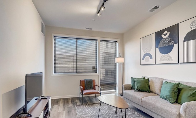 Brewerytown Apartment | Frontdesk | 1 BR Apt by Brewerytown Square