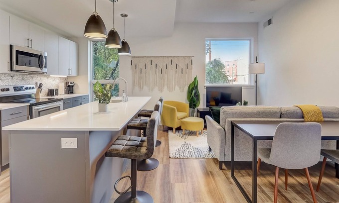 Brewerytown Apartment | Frontdesk | 1BR Apt near Philadelphia City Hall