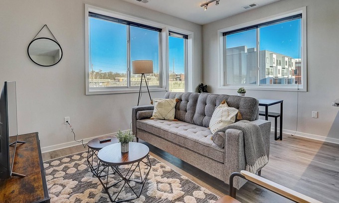Brewerytown Apartment | Frontdesk | 2 BR Apt near Discovery Center