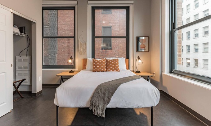 Cultural District Apartment | Frontdesk | Studio Apt near National Aviary