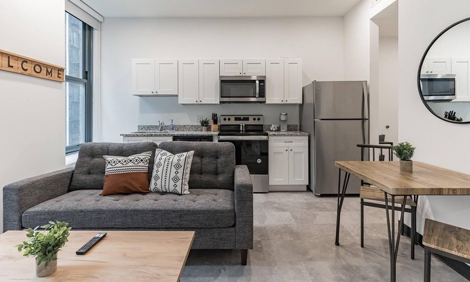 Cultural District Apartment | Frontdesk | Studio Apt by the Phipps Conservatory