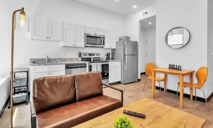 Cultural District Apartment | Frontdesk | Studio Apt close to Heinz Field