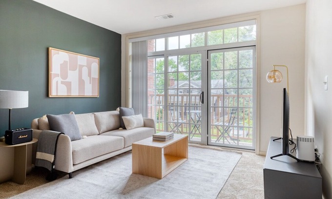 Lyon Park Apartment | Garfield Park, 925 N Garfield St in Northern Virginia