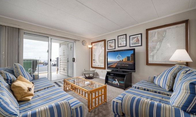 Midtown Ocean City Condo | Great bayfront location that is steps from the Convention Center