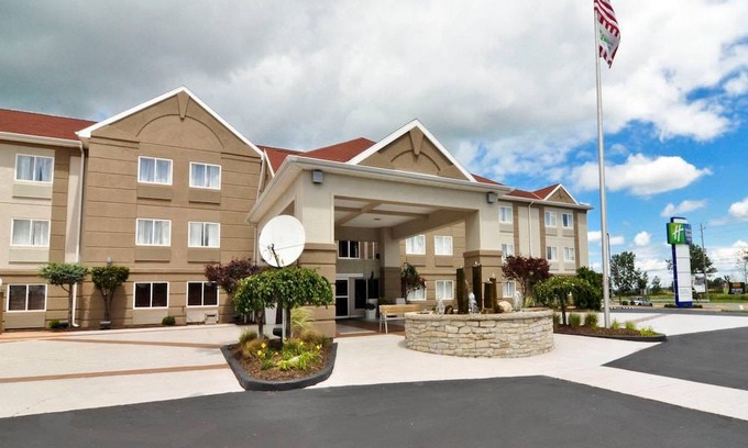Gypsum Hotel | Holiday Inn Express Hotel & Stes Port Clinton-Catawba Island, an IHG Hotel