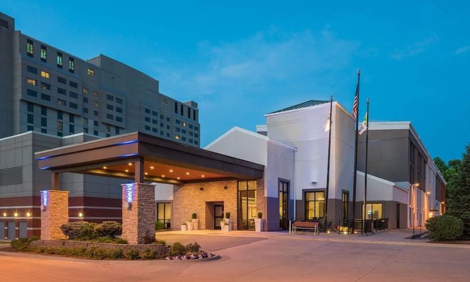 Springfield Hotel | Holiday Inn Express & Suites Springfield, an IHG Hotel