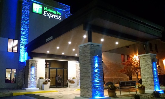 Cloverdale Hotel | Holiday Inn Express Cloverdale - Greencastle, an IHG Hotel