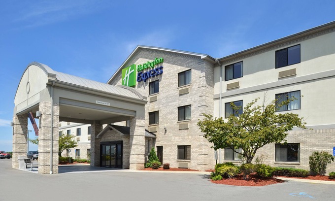 Dellslow Hotel | Holiday Inn Express Morgantown, an IHG Hotel